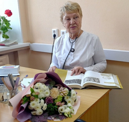 Её общий стаж – более 50 лет. Доктор-легенда детской медицины Магнитогорска принимает поздравления