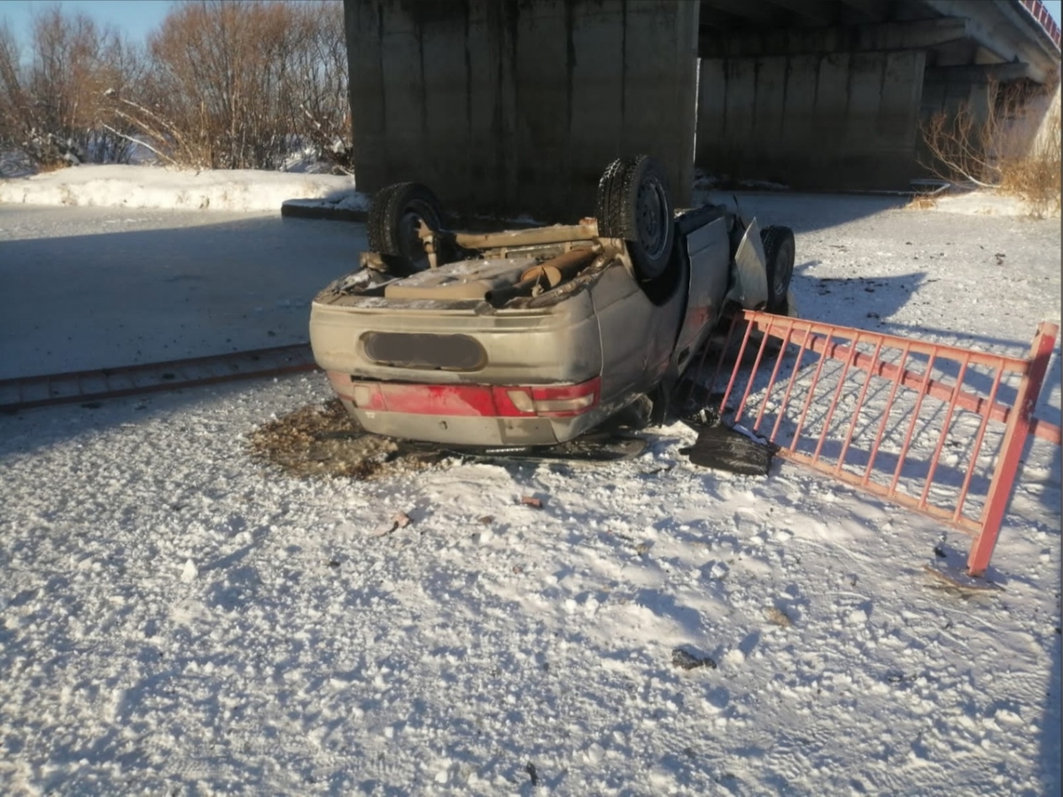 В Агаповском районе автомобиль упал с моста. Погиб водитель из  Магнитогорска | Верстов.Инфо