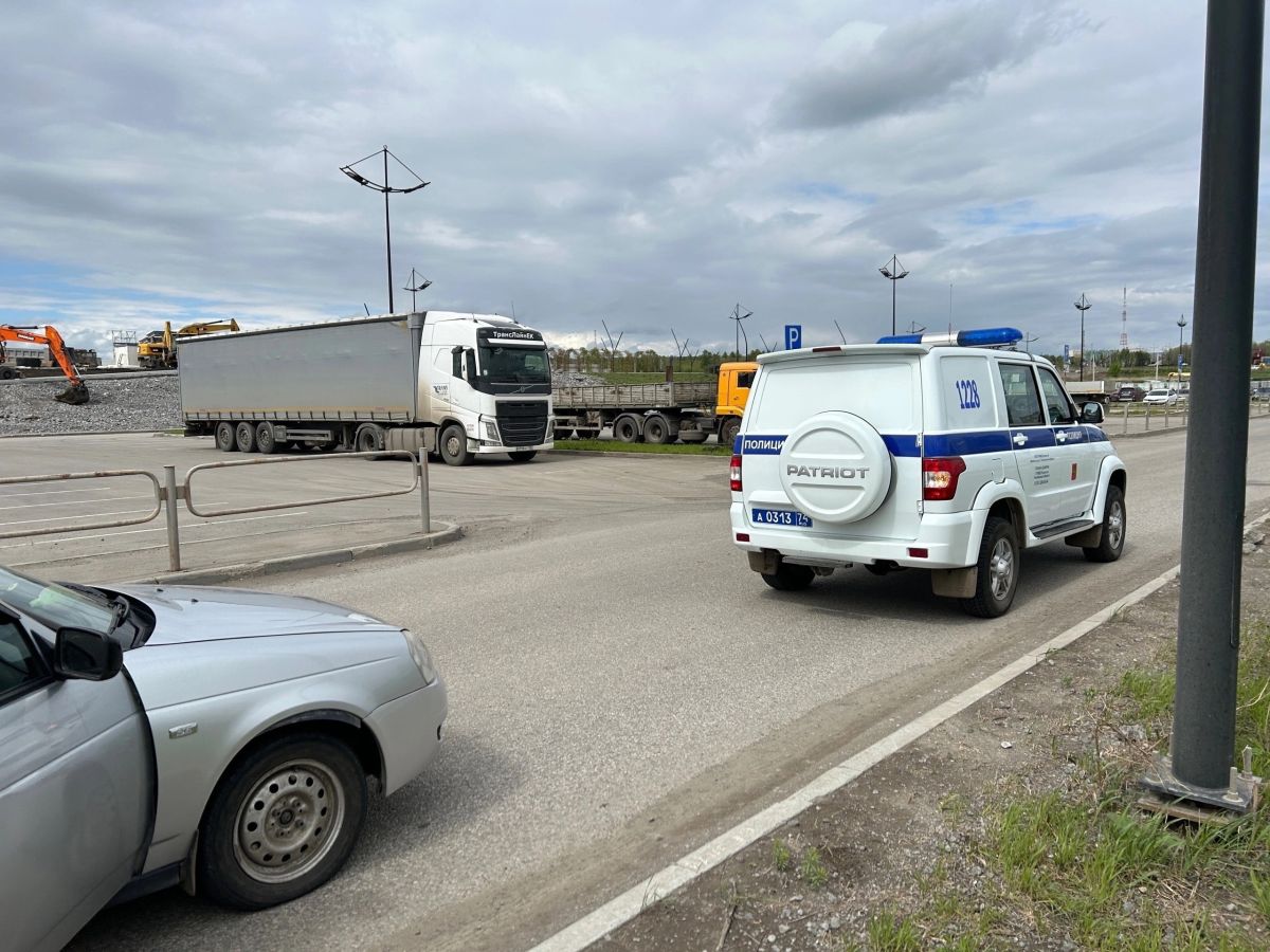 В Магнитогорске полицейские помогли девушкам, у которых внезапно заглох  автомобиль | Верстов.Инфо