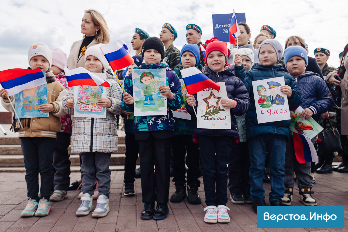 Школьники и ветераны Магнитогорска прошли «Маршрутом памяти» | Верстов.Инфо