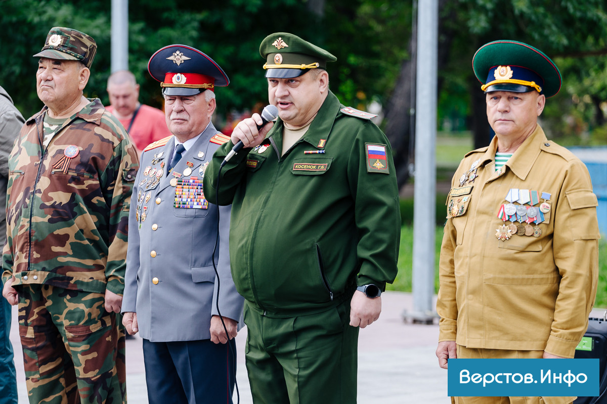 В Магнитогорске проводили в армию очередную партию новобранцев |  Верстов.Инфо