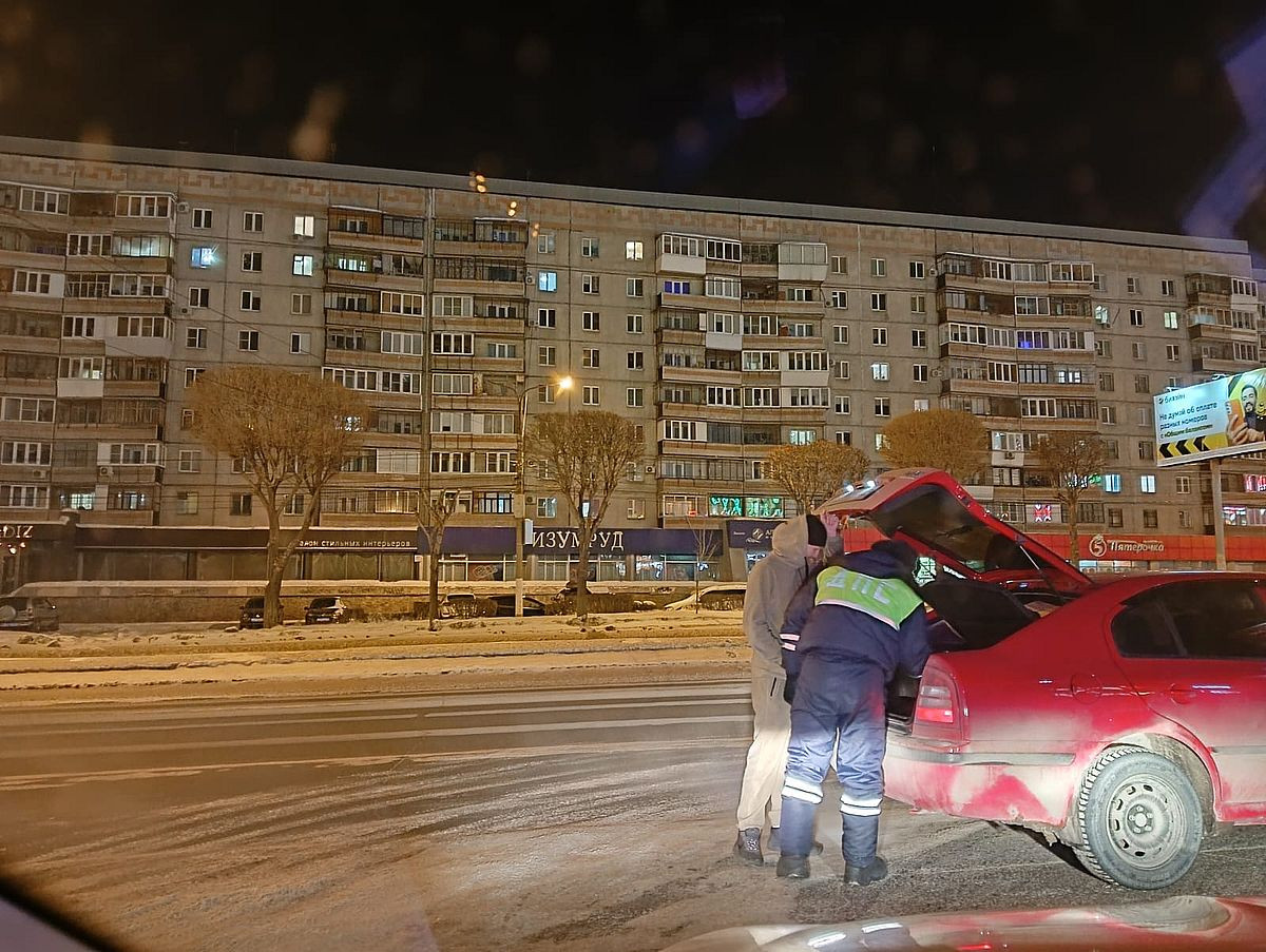 Дрифтеров с парковки торгового центра «Континент» оштрафовали за громкие  ночные катания | Верстов.Инфо