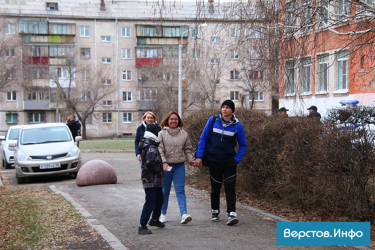 В Магнитогорске под звуки «Прощания славянки» проводили в армию 14  призывников | Верстов.Инфо