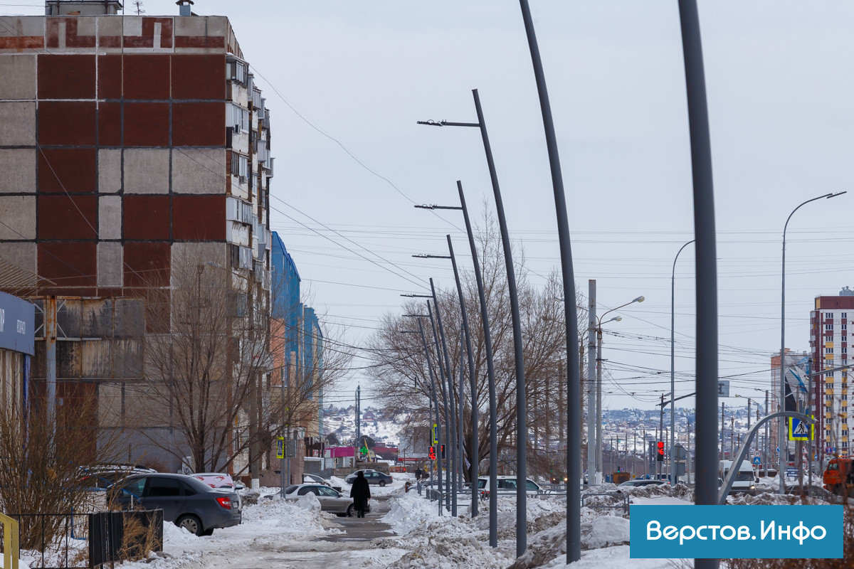 В Магнитогорске старые лампы уличного освещения меняют на натриевые и  светодиодные | Верстов.Инфо