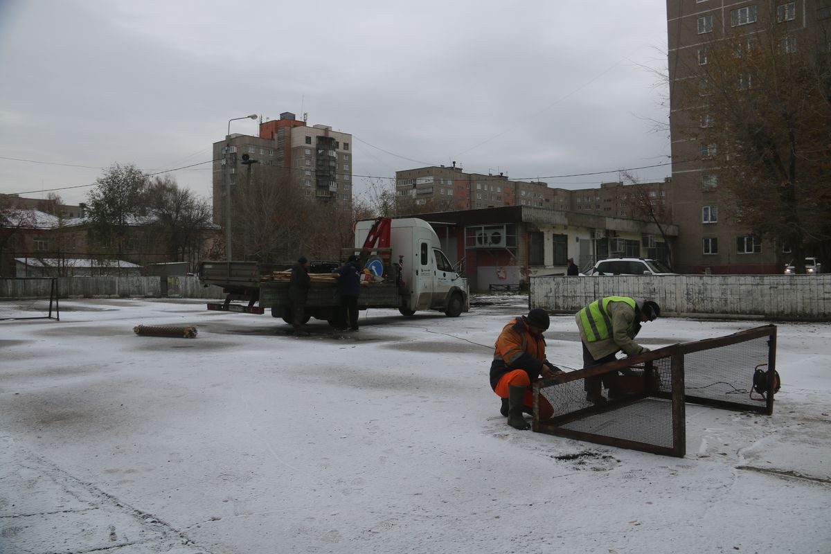 К зимнему сезону в Магнитогорске привели в порядок уже более 20 хоккейных  коробок | Верстов.Инфо