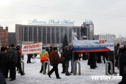 «Пусть те, кто называет нас быдлом, посмотрят в зеркало». Рабочие Урала помитинговали за Путина