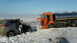 В условиях тумана пошел на обгон. На трассе под Магниткой иномарка угодила под КАМАЗ