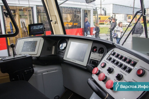 В Магнитогорск привезли еще два новых трамвайных вагона. К концу 2019-го года их будет 16
