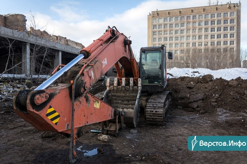 Недостроенное здание таможни на Грязнова снесут почти за 8 миллионов рублей. Работы уже начались