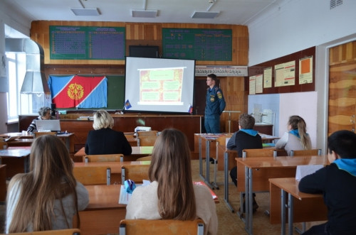 В школе научат. В Магнитогорске детей вовлекают в движение юных пожарных