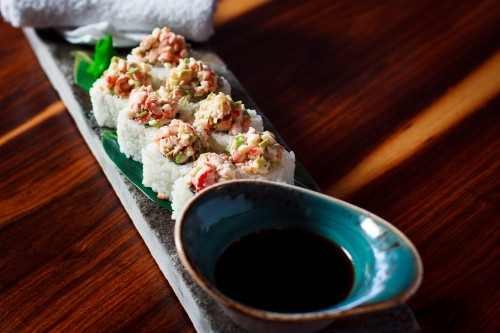 Голодные влюбленные. 14 февраля соцсети взорвались от критики ресторанов суши