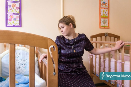 Помогут тем, кто особо нуждается. Одиноким матерям выплатят по 5 тысяч рублей, а одиноким инвалидам принесут продуктовые наборы
