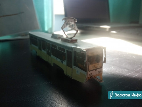 Хватает же терпения! В Магнитогорске школьник собрал модельки городского трамвая