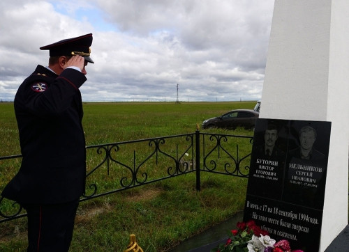 26 лет назад их убили и сожгли. В Магнитогорске почтили память милиционера и его друга