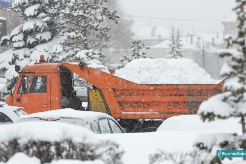 В январе с городских улиц вывезли 63 тысячи тонн снега. А впереди очередные снегопады
