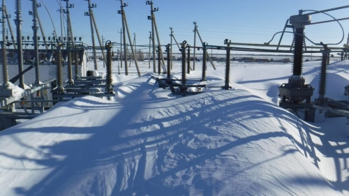 В Челябинской области энергетики «Россети Урал» проводят расчистку центров питания от снега после удара стихии