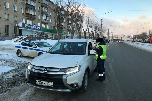Им грозит штраф. В Магнитогорске 25 водителей нарушили требования к перевозке детей