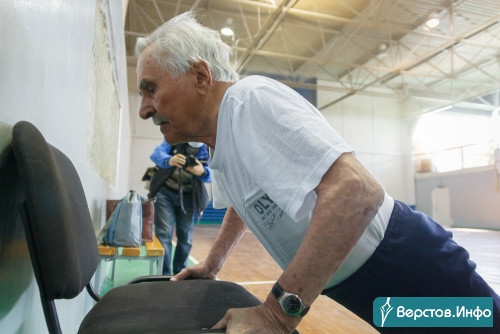Осталось только плавание. В Магнитогорске 94-летний ветеран Великой Отечественной войны сдал нормы ГТО