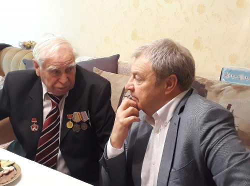 В защиту поколения, лишённого отцов. Виталий Бахметьев вручил ветерану памятную медаль «Дети погибших защитников Отечества»