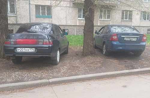 Самое частое нарушение – парковка на газонах. В Магнитогорске административные комиссии выписали штрафов почти на 1,5 млн рублей