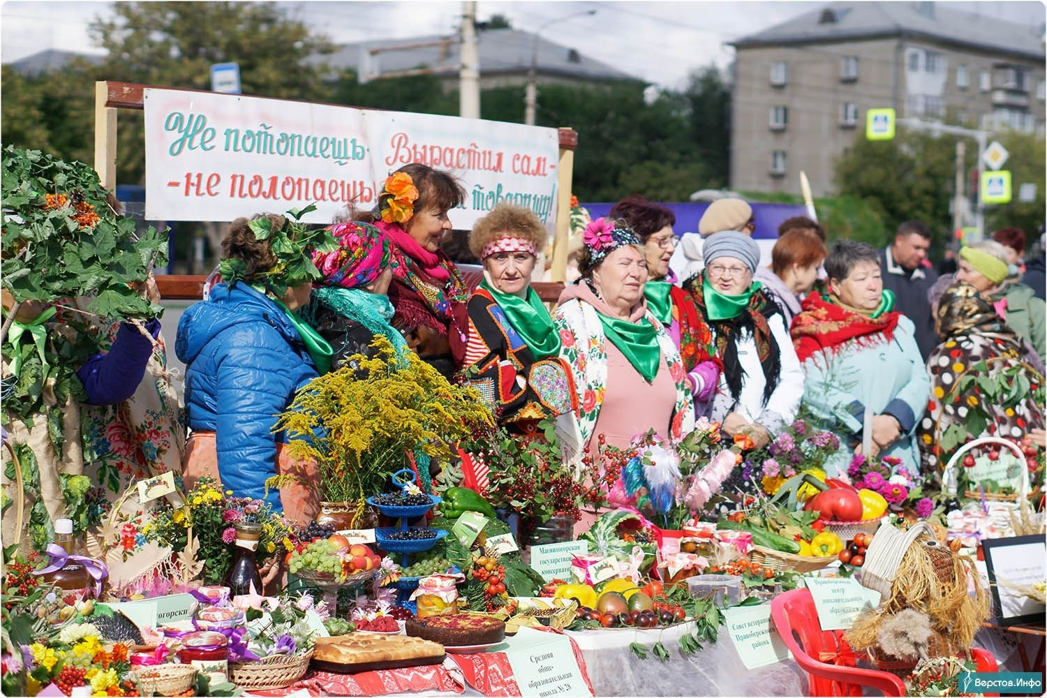 Букеты из картошки и «митингующие» овощи. В Магнитогорске выставка «Дары  осени» преподнесла свои сюрпризы | Верстов.Инфо