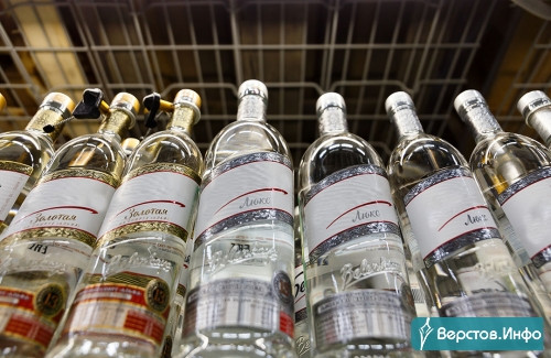 Хранила в гараже для продажи. Полицейские изъяли у жительницы Магнитогорска более трёх тысяч бутылок нелегального алкоголя