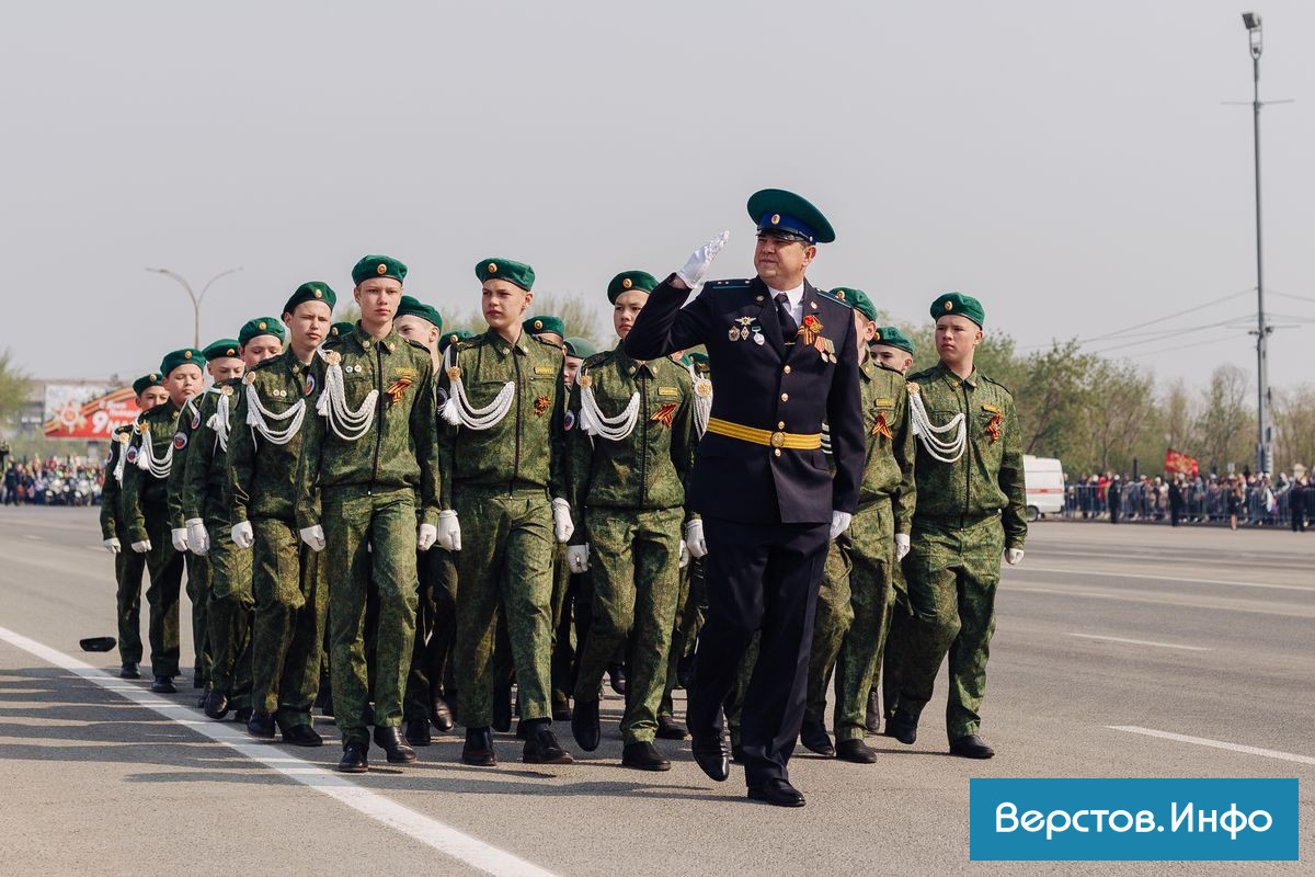 В Магнитогорске Парад Победы прошёл с лозунгами в поддержку СВО |  Верстов.Инфо